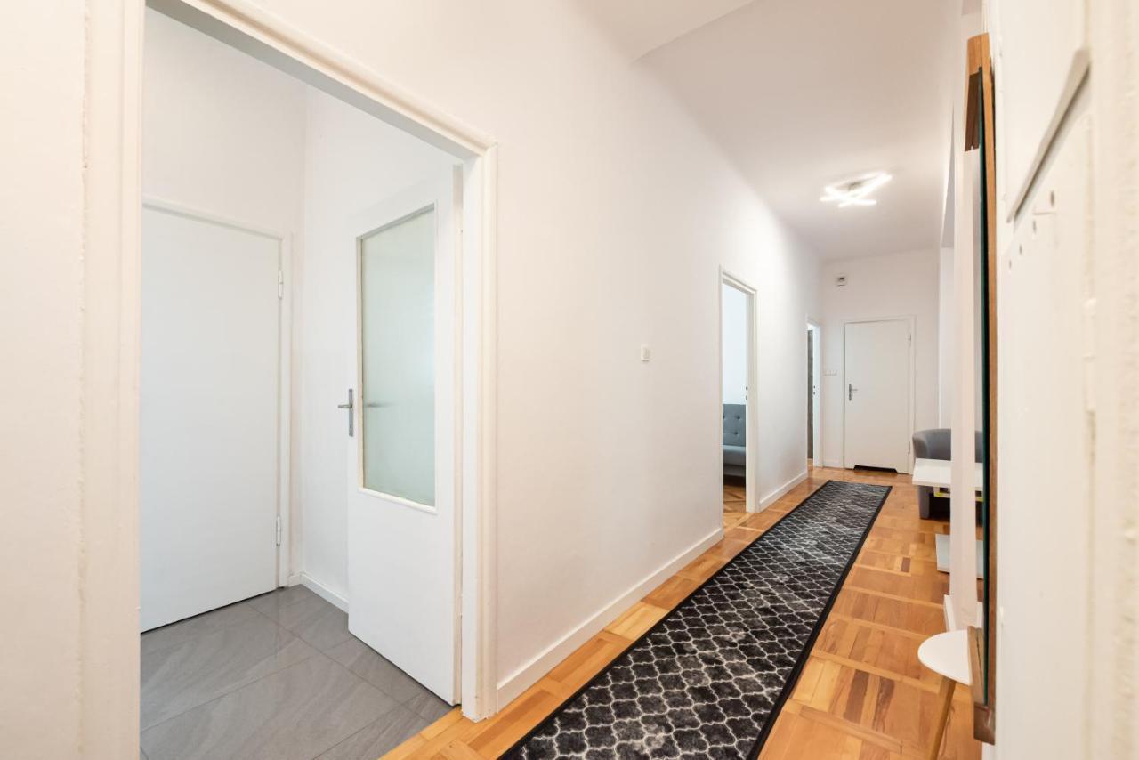 Plac Zbawiciela 3-Bedroom Apartment Varsó Kültér fotó
