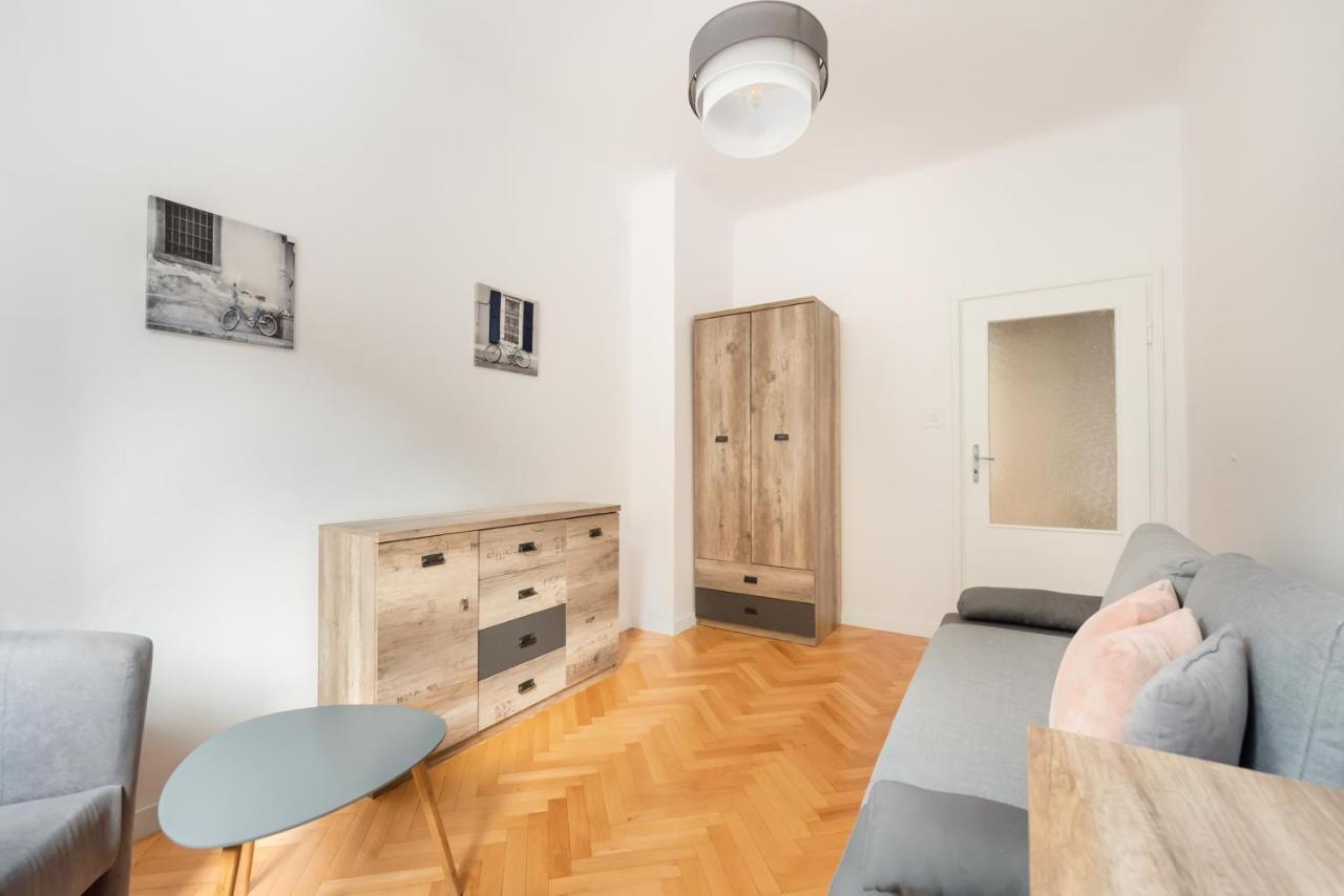 Plac Zbawiciela 3-Bedroom Apartment Varsó Kültér fotó