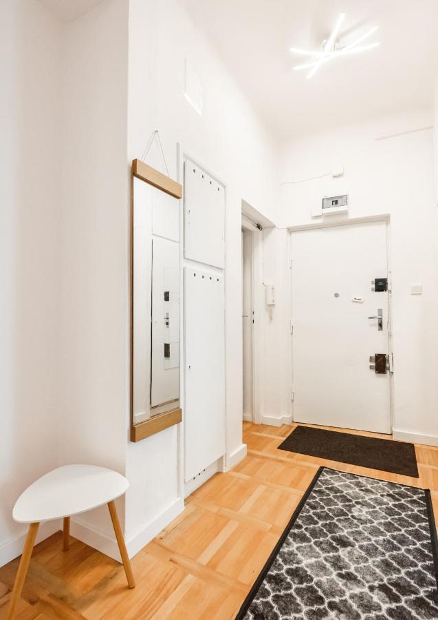 Plac Zbawiciela 3-Bedroom Apartment Varsó Kültér fotó